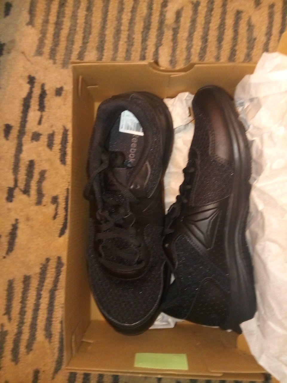 Lady Reebok size 7 black comfort and strong quality