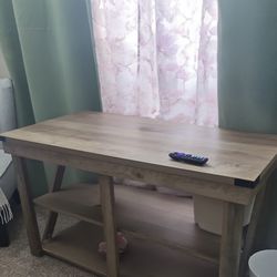 Modern Wooden Coffee Table with Storage Shelf – Great Condition