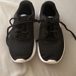 Nike Tanjun