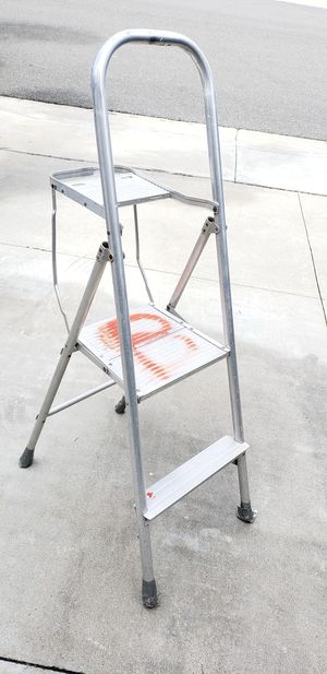Photo 2 step aluminum step ladder with shelf