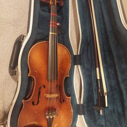vintage violin with bow and case