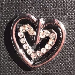 New Cookie Lee Heart of Rhinestone Silver Tone Double Design Brooch . / Cookie Lee Pin de Corazón Doble Plateado con Cristales Tallados .