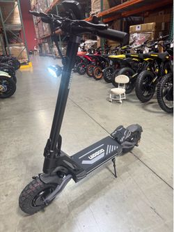 Large-tire dual-motor electric scooter
