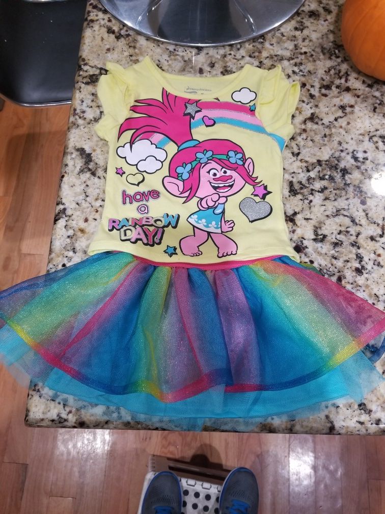 Trolls (size 2T)