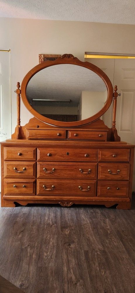 Bassett Mirror Dresser Set (Read Description)