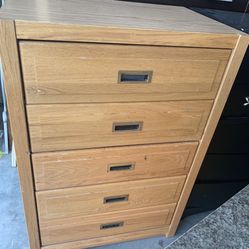SOLID WOOD CHEST