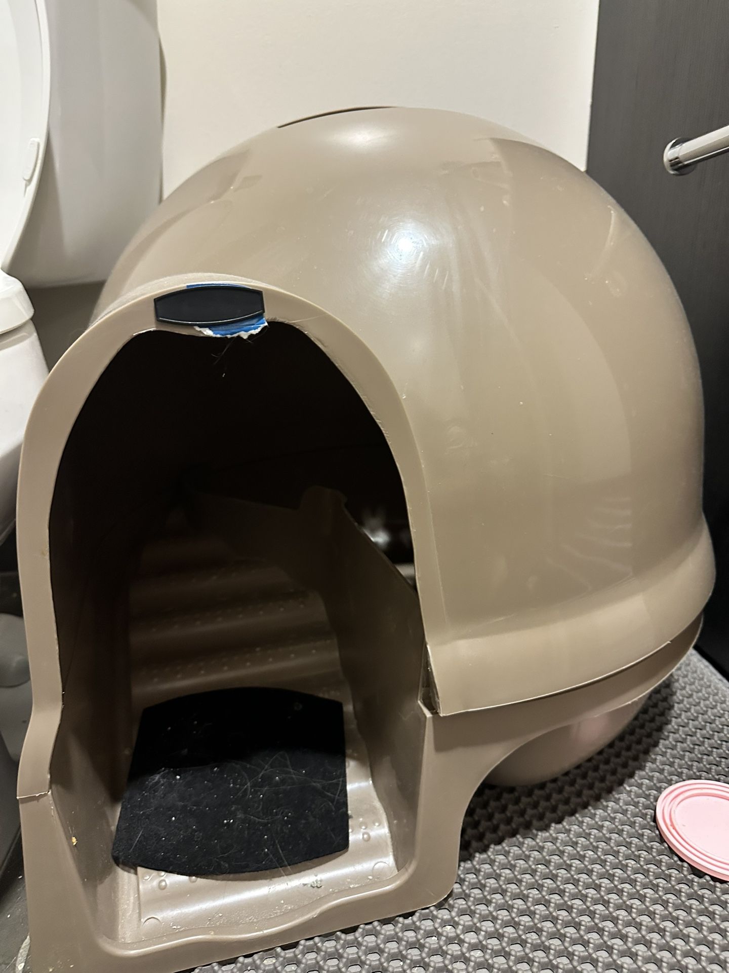 Cat Litter Dome With Brand New Cat Litter