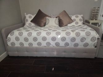 Daybed with Trundle