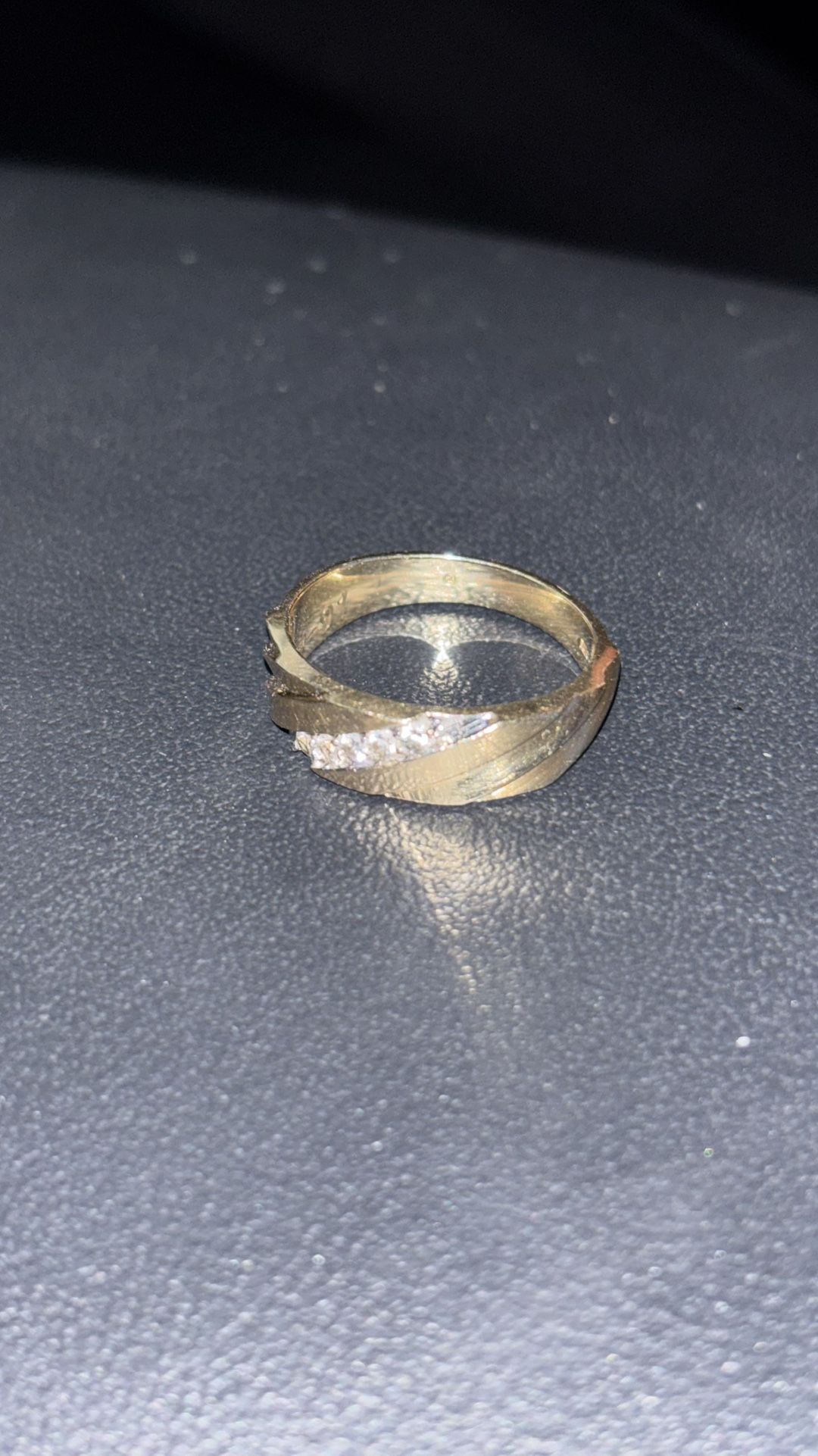 10k Gold Ring - Real Diamonds. 