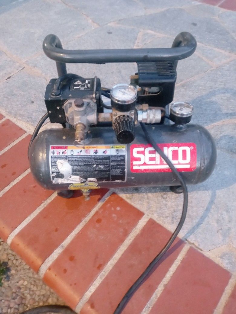 Senco 1 gal Horizontal Portable Hand-Held Air Compressor 125 psi 1/2 HP