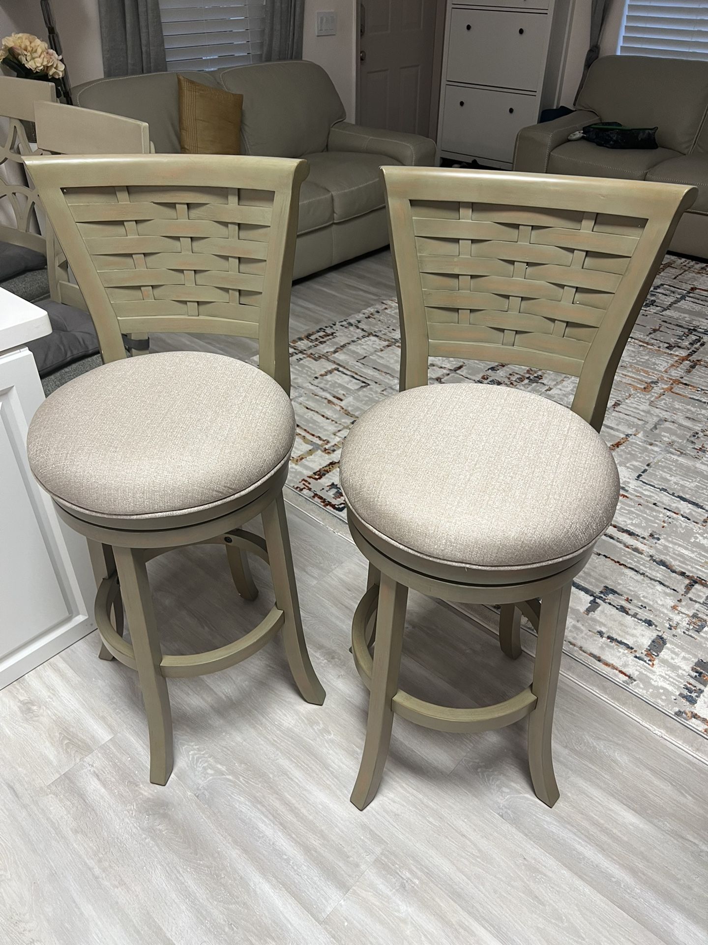 bar chairs (brand new)
