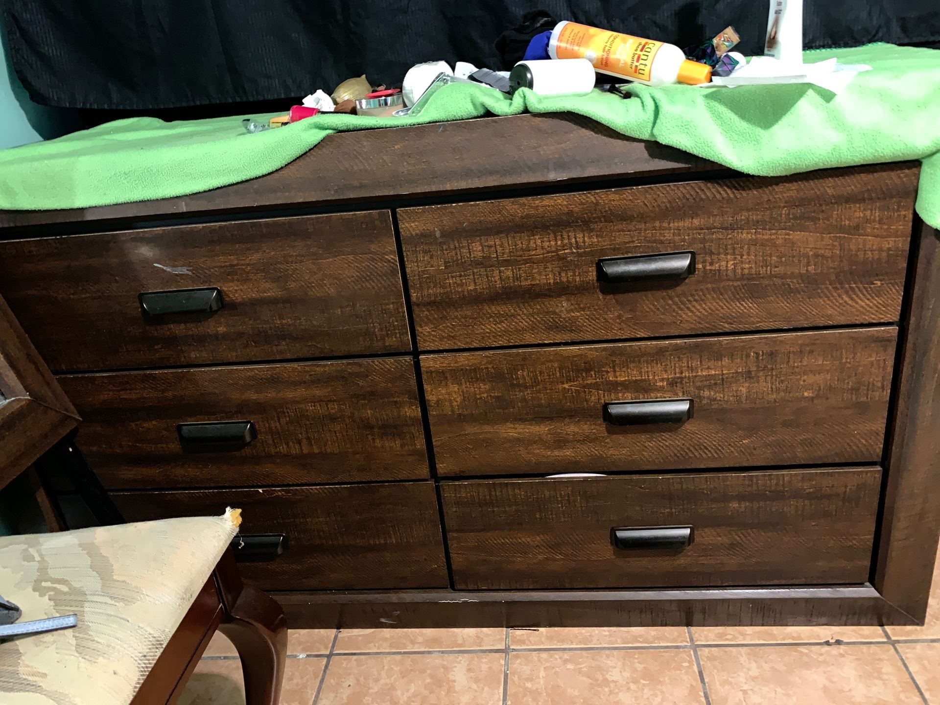 6 drawer dresser with mirror!