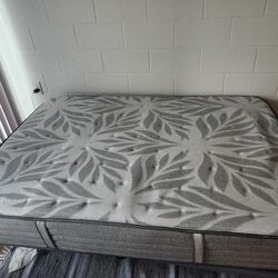 Full Mattress And Plat From