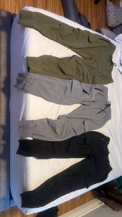 Athletic cargo joggers