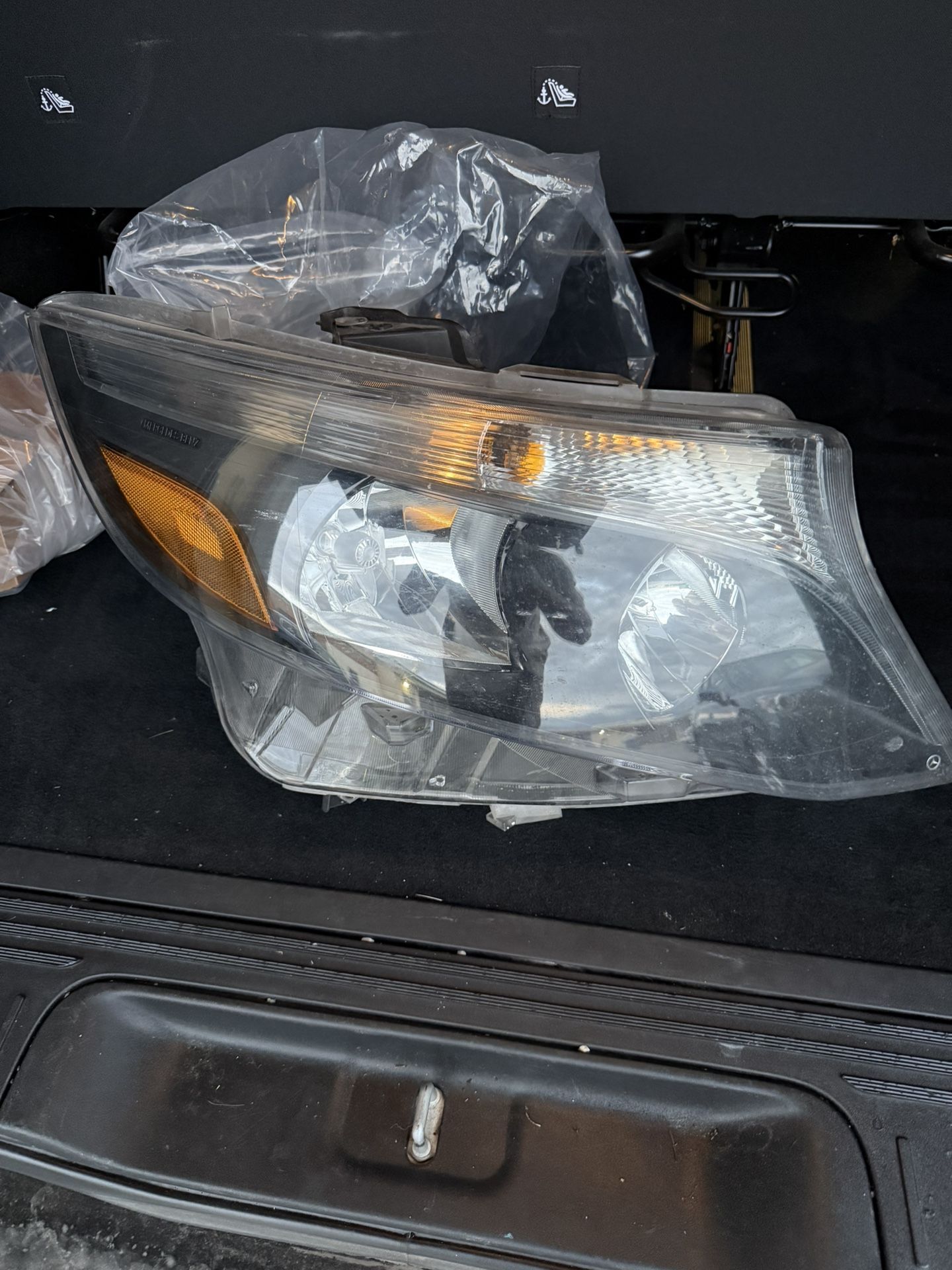 Mercedes Metris Headlight