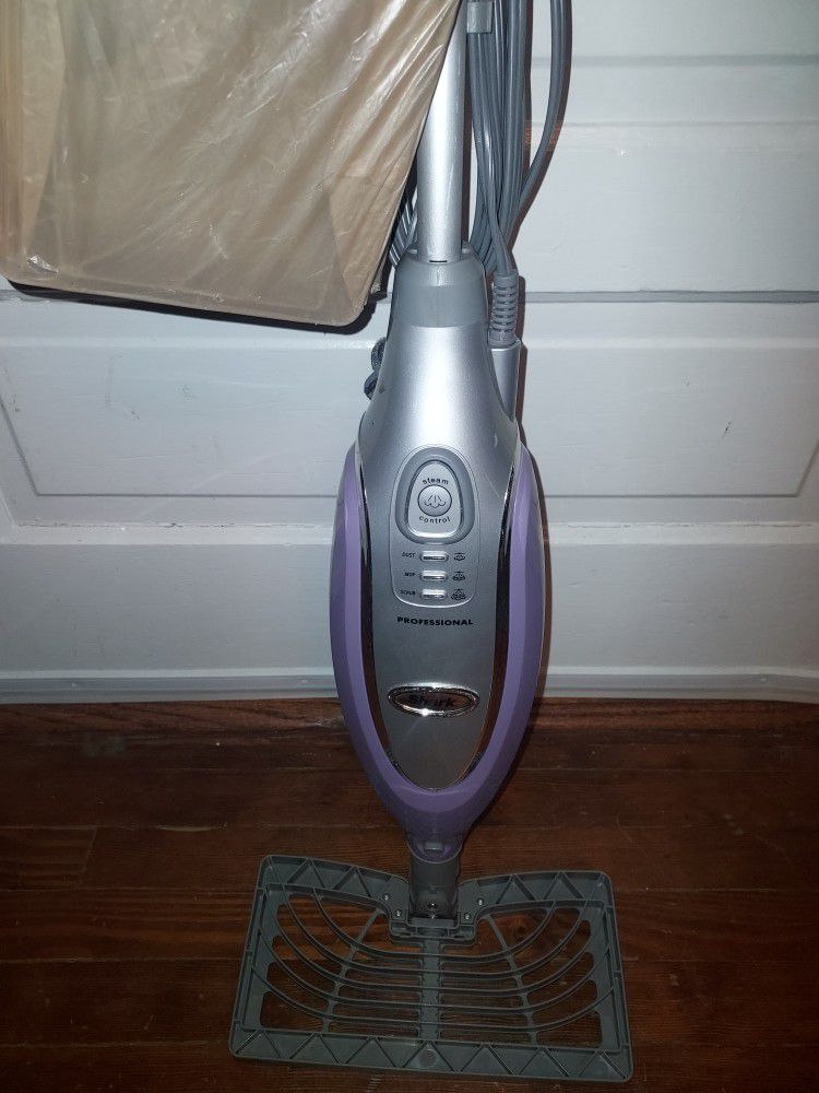 Steam Mops Pre-owned In Excellent Working Condition With Some Pads 3 Available Priced To Sell. 
