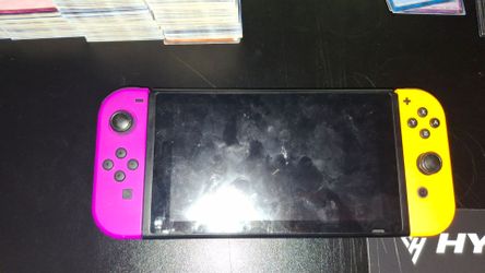 Nintendo Switch w/ Joycons and Dock