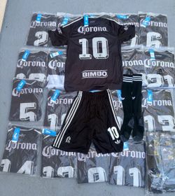 20 sets Club America home and away and Barcelona Soccer uniforms ready to pick up or i can ship them any where in the US 40$ each set includes jerseys