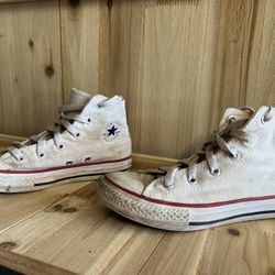 Kids Size 1 Converse