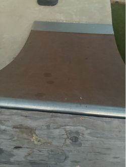 Skate Ramp 1/4 pipe