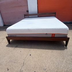 💯 Solid Wood Bed Frame And Thick Mattress 