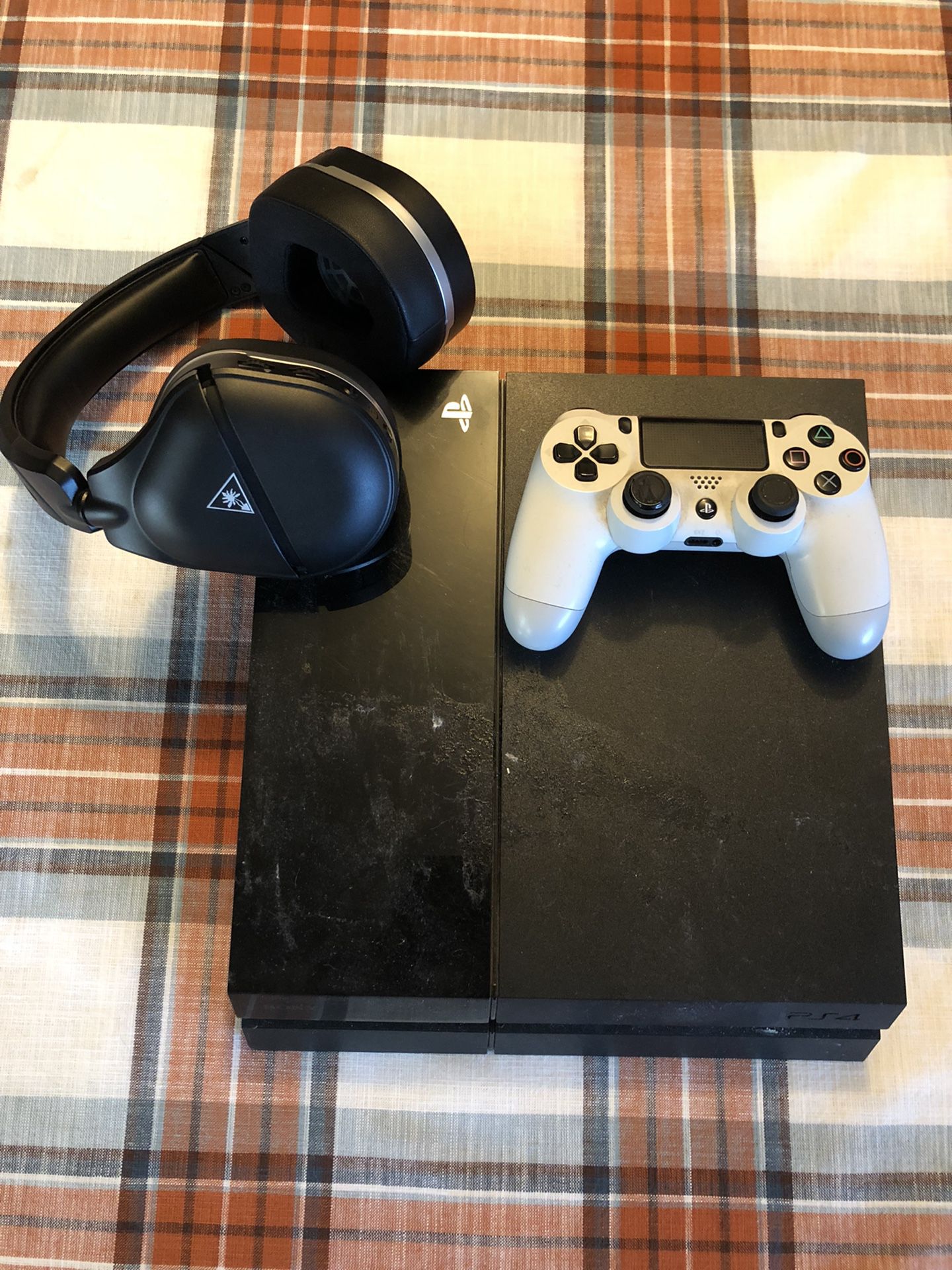 PS4, 1 Controller, turtle Beaches Stealth 700s 