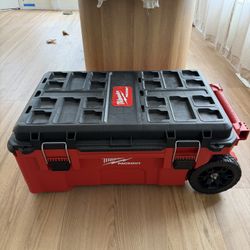 Milwaukee Rolling Tool Chest