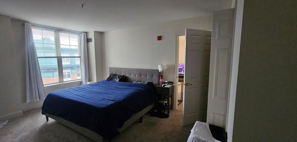 Modern upholstered king Size bedframe