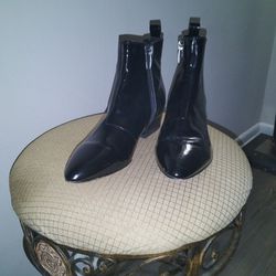 Woman's Black Ankle Boots  61/2