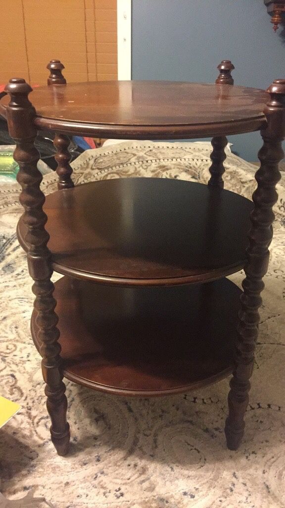 Quaint American dark cherry antique side table