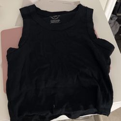 BLACK MUSCLE CROP TOP