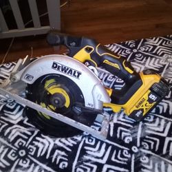 DeWalt 20v Xr Skill Saw With Battery 