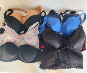 8 Used Bras For Women $8  Size 42D, 2XL 
