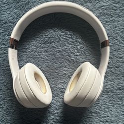 Beats Solo 4 Wireless Headphones – White & Rose Gold – Like New