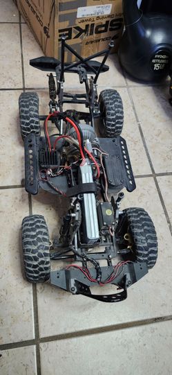 AXIAL RC crawler truck