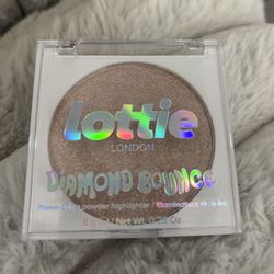 NEW LOTTIE LONDON DIAMOND BOUNCE ILLUMINATING POWDER HIGHLIGHTER IN PINK SHERBET  $5!!