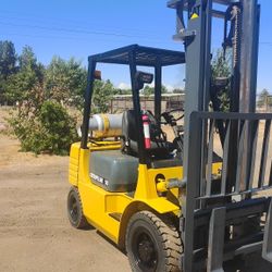 Caterpillar Pneumatic Forklift