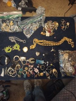 Jewelry..lot. .mixed
