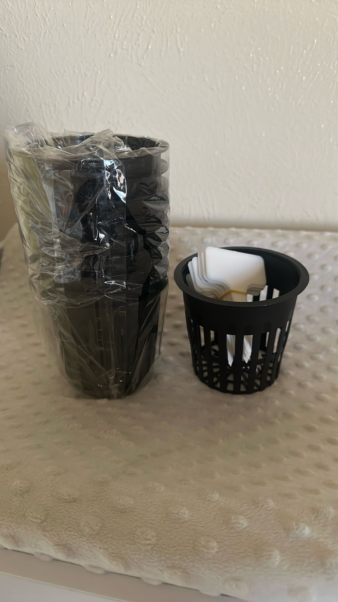 I Sell small flower pots