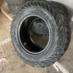 Llantas Yokohama 285/70/R17.   Todo Terreno 