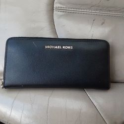 Michael Kors Zip Up Wallet NEW