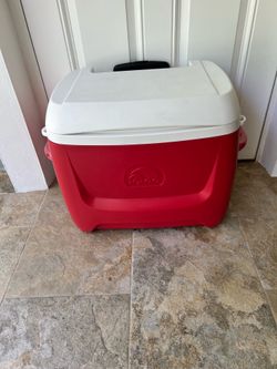 Igloo Island Breeze Maxcold 50 Qt Roller Cooler