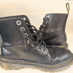 Dr. Martens Luana Boots – Women’s Size 6 (EU 37) – Excellent Condition