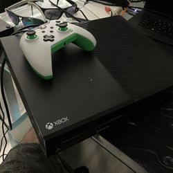 Xbox One + Game 
