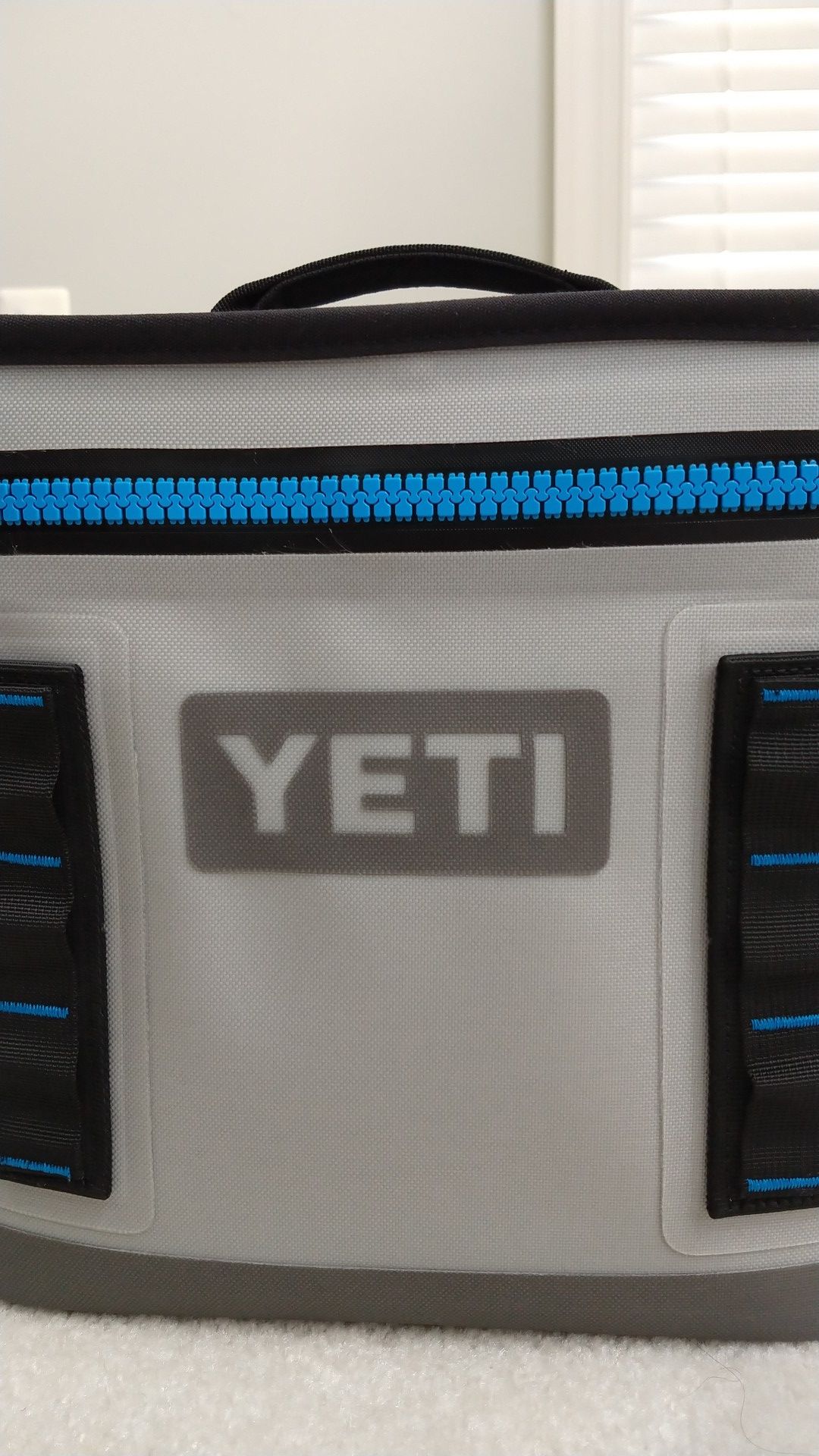 Yeti hopper flip 8 cooler