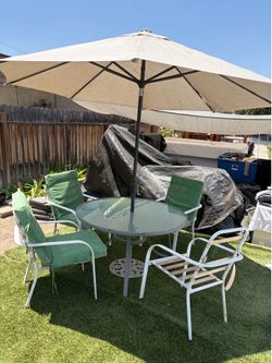 Patio table/Umbrella & Chairs