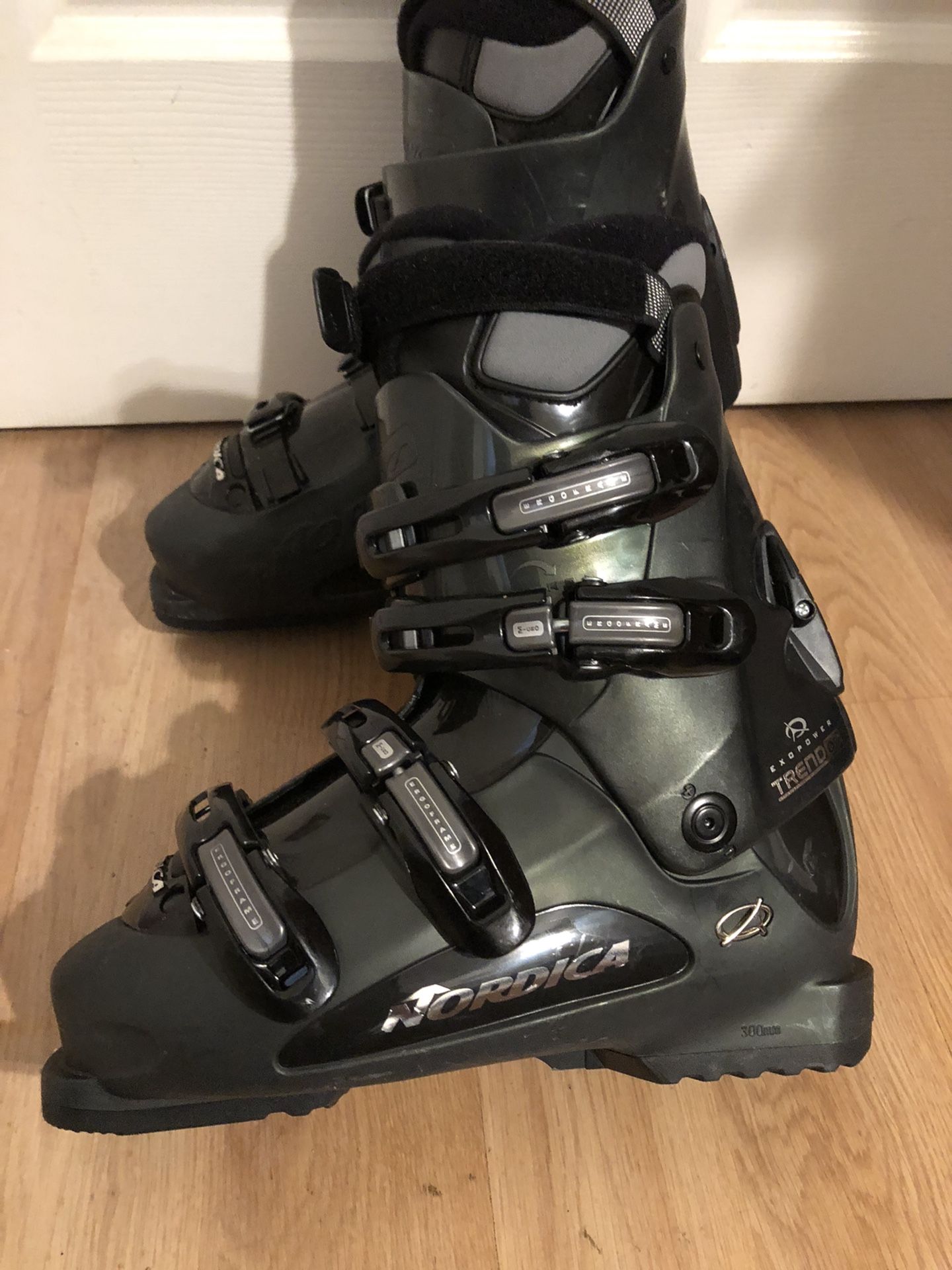 Nordica Ski Boots Women’s ExoPower Trend 26.5 & Salomon 25.5 Boots for Sale in Milpitas, CA