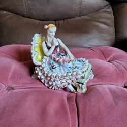 Porcelain Lady Figurine. 