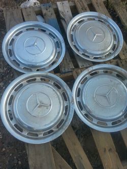 Mercedes Benz hubcaps