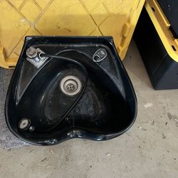 Free Beauty salon sink (shampoo bowl)
